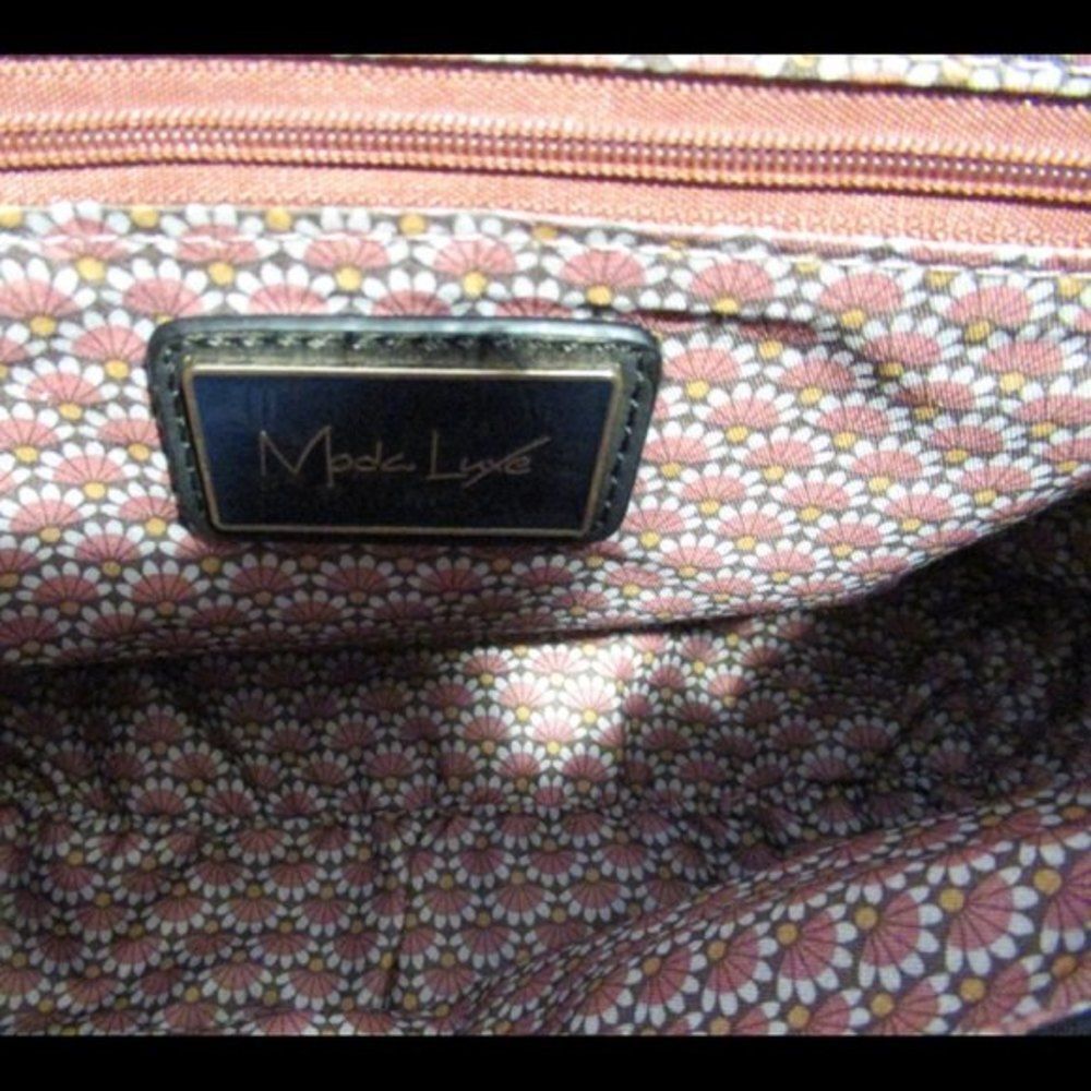 Flap Front Crossbody Handbag - Picture 5 of 6